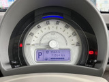 視認性の高いメーター類は、運転に必要な情報を一目で確認できます。デジタル表示で、走行距離や燃費などを把握しましょう。
