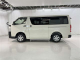 色は人気のホワイトです。