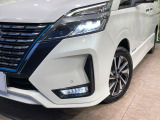 【LEDヘッドライト】悪天候や夜間走行時も良好な視界を確保し安心して運転できる高輝度LEDヘッドライトを装備!点灯速度が早く、消費電力も抑えられています。