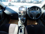 オシャレなインテリアで運転する気分も盛り上がりますよね^^