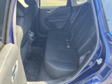 後席からの眺めも良好です。乗車時のストレスを軽減し、リラックスした空間を提供します。快適な移動時間を過ごせます。