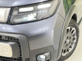 【LEDヘッドライト】悪天候や夜間走行時も良好な視界を確保し安心して運転できる高輝度LEDヘッドライトを装備!点灯速度が早く、消費電力も抑えられています。