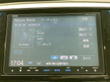 お気に入りの音楽を車内で楽しめます。高音質なサウンドで、ドライブがさらに楽しくなります。様々な音源に対応し、快適なドライブを演出します。