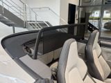弊社2階のショールームにて約14台の車両を展示しております。色とりどりのポルシェと共にご来場お待ちしております。