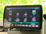 多彩な入力に対応し、音楽や映像を存分に楽しめます。使いやすいインターフェースで、快適なドライブをサポートします。