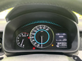 視認性の高いメーターで、運転に必要な情報を的確に把握できます。デジタル表示で、様々な車両情報を確認可能です。