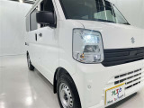明るいライトが夜道を明るく照らしてくれます。 運転する上で、道路状況をいかに早く認識できるか重要なポイントです。 白色光が暗い道も明るく照らしてくれますよ。