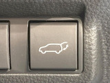 【パワーバックドア】スマートキーや運転席のボタンを押すだけでリアゲートが自動で開閉します!荷物を持っている時や、高い位置にあるバックドアを閉める際に便利な機能です♪