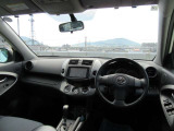 見通しのよいすっきりとした視界で、誰でも運転しやすいです。運転のしやすさは疲れにくさにも繋がりますよ♪