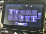 多彩な入力に対応し、快適なドライブをサポート。CDやUSB、Bluetooth接続で、お好みの音楽を存分にお楽しみいただけます。