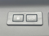 【パワーバックドア】スマートキーや運転席のボタンを押すだけでリアゲートが自動で開閉します!荷物を持っている時や、高い位置にあるバックドアを閉める際に便利な機能です♪