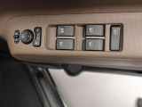 パワーウィンドゥ 運転席ドアスイッチ照明付です。電動格納ミラーも手元でワンモーションで可能です。
