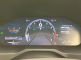 運転に集中できる、洗練されたメーターパネル。見やすい表示で、必要な情報をスムーズに確認できます。快適なドライビング体験を。
