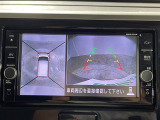 【バックモニター】後ろのカメラの映像をモニターに映し出すことができます!後方の見えない死角や、障害物との距離感をしっかり確認することができます!駐車が苦手な方におすすめです。