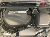 BMWのエンジンは世界的にも認められている高性能エンジンです。レスポンスがよく高回転型の心地よい吹きあがりなど駆け抜ける歓びのキーになる部分でございます。