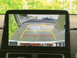 後方確認をサポートするモニター。駐車時の安全性を高め、狭い場所でも安心して運転できます。運転の苦手な方にもおすすめです。