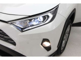 LEDヘッドライトです。デザイン性がよくとても明るいので、夜間の走行や悪天候でも安心です。しかも長寿命!