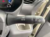 操作しやすい位置に配置されたレバーは、スムーズな操作性を実現。安全な車線変更をサポートします。