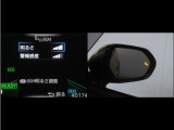 隣車線を走る車両をレーダーで検知し、ドアミラーでは確認しにくい後側方エリアに存在する車両に加え、急接近してくる車両も検知します。車両を検知するとドアミラーに搭載されたLEDインジケーターが点灯します。