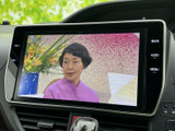 停車中には、地上デジタル放送をお楽しみいただけます。移動先での待ち時間も、エンターテインメントで快適に過ごせます。