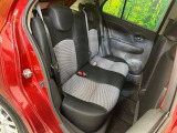 コンパクトカーですが、セカンドシートは十分な広さがあり快適にお乗りいただけます♪シートを倒して大きな荷物を積んだりと、用途の幅が広い1台です。