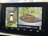 後方確認をサポートするモニター。駐車時の安全性を高め、狭い場所でも安心して操作できます。運転に自信がない方にもおすすめです。