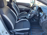 運転席は広々としていて、ゆったりと運転をお楽しみいただくことができますよ。