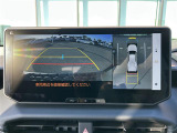 【パノラミックビューモニター】クルマを真上から見下ろした視点で駐車をサポートします!クルマの斜め後ろや真横など、いち早く障害物に気が付くことができます。