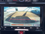 【バックモニター】バックカメラが装着されています。車庫入れが苦手な方もこれがあれば安心ですね