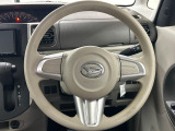 インテリアに合わせたデザインのステアリングは、運転される方のことも考え、運転しやすい形状、大きさです。是非一度、実際に触ってお確かめください。