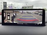 狭い場所での駐車やすれ違いなどでより的確な運転操作に役立つ360&deg;ビューモニターが装備されています。