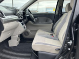 運転席からの視界は良好で、運転操作もスムーズに行えます。ステアリングの握り心地も良く、運転の楽しさを感じられます。快適な運転環境です。