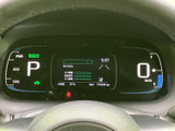 視認性の高いメーターで、速度や燃費などの情報を確認しやすいです。運転に必要な情報を的確に把握でき、安全運転をサポートします。