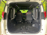 【パワーバックドア】スマートキーや運転席のボタンを押すだけでリアゲートが自動で開閉します!荷物を持っている時や、高い位置にあるバックドアを閉める際に便利な機能です♪