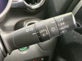 操作しやすい位置に配置されたウインカーレバー。スムーズな操作で安全な車線変更をサポートします。直感的な操作感も魅力です。