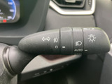 操作しやすい位置に配置されたウインカーレバー。直感的な操作で、安全な車線変更をサポートします。