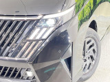 【LEDヘッドライト】悪天候や夜間走行時も良好な視界を確保し安心して運転できる高輝度LEDヘッドライトを装備!点灯速度が早く、消費電力も抑えられています。