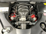 4.7リッターV8自然吸気エンジン。グラントゥーリズモでしか奏でられない音があります。
