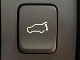 【パワーバックドア】スマートキーや運転席のボタンを押すだけでリアゲートが自動で開閉します!荷物を持っている時や、高い位置にあるバックドアを閉める際に便利な機能です♪