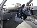 すっきりとしたデザインの内装は、さすがトヨタ車の上品さを感じます。