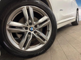 ●純正18インチアルミホイール:輸入車ならではの卓越した走りを支えるホイールと足回りです!日本車の走りに慣れている方にもぜひ体感して頂きたいほど、高いレベルでまとまっています!