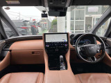 【運転席・インパネまわり】ハンドル・シート・フロアーなど隅々までプロによるクリーニング済み☆彡キレイな車内でドライブが一層快適にお楽しみいただけます!!