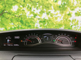 視認性の高いメーター類で、運転に必要な情報を的確に把握できます。運転席をスタイリッシュに演出するデザインです。