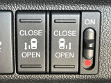 【両側パワースライドドア】スマートキーや運転席のスイッチで後席両側スライドドアの開閉が可能♪電動だから力を入れてドアを開ける必要が無く、小さなお子様でも簡単に開け閉めでき快適です♪