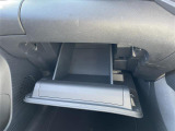 【グローブボックス】大容量のグローブボックスです!!車検証ケース他、日頃使う小物類の収納スペースもたくさんあります!