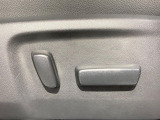 【パワーシート】スイッチ一つで簡単にシートの微調整が可能!電動だから力もいりません!自分に最適なシートポジションにセットして、快適なドライブをお楽しみください。