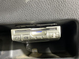 【ETC】有料道路を利用する際に料金所で停止することなく通過できる、ETC車載器(ノンストップ自動料金収受システム機器)が装備されています。セットアップを行うことで利用可能になります。