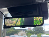 【デジタルインナーミラー】後席の大きな荷物や同乗者で後方が確認しづらい時でも安心!カメラが撮影した車両後方の映像をルームミラー内に表示。クリアな視界で状況の確認が可能です!