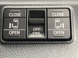 【両側パワースライドドア】スマートキーや運転席のスイッチで後席両側スライドドアの開閉が可能♪電動だから力を入れてドアを開ける必要が無く、小さなお子様でも簡単に開け閉めでき快適です♪