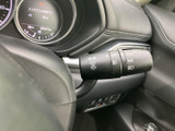 操作しやすい位置に配置されたウインカーレバーです。スムーズな操作で、安全な車線変更をサポートします。
